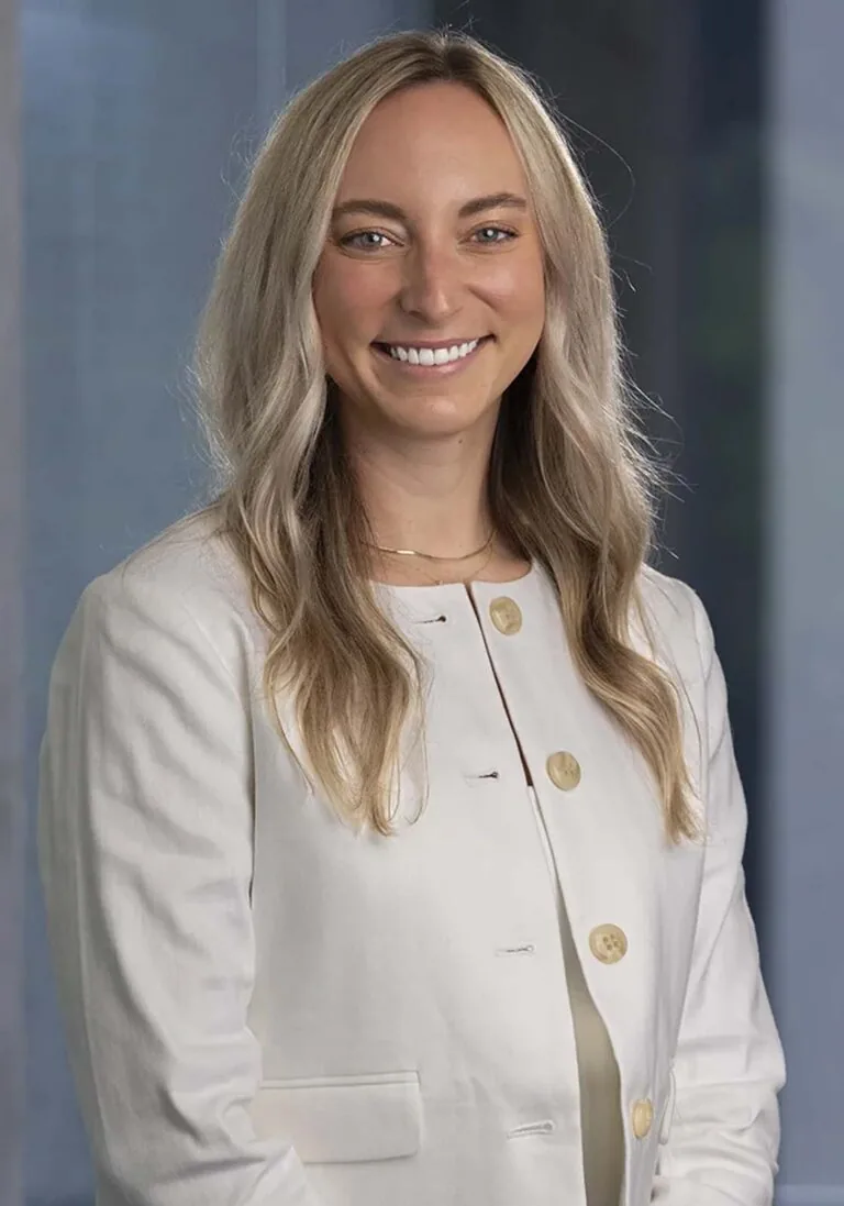 headshot of Dr. Liz from keith + associates dentistry